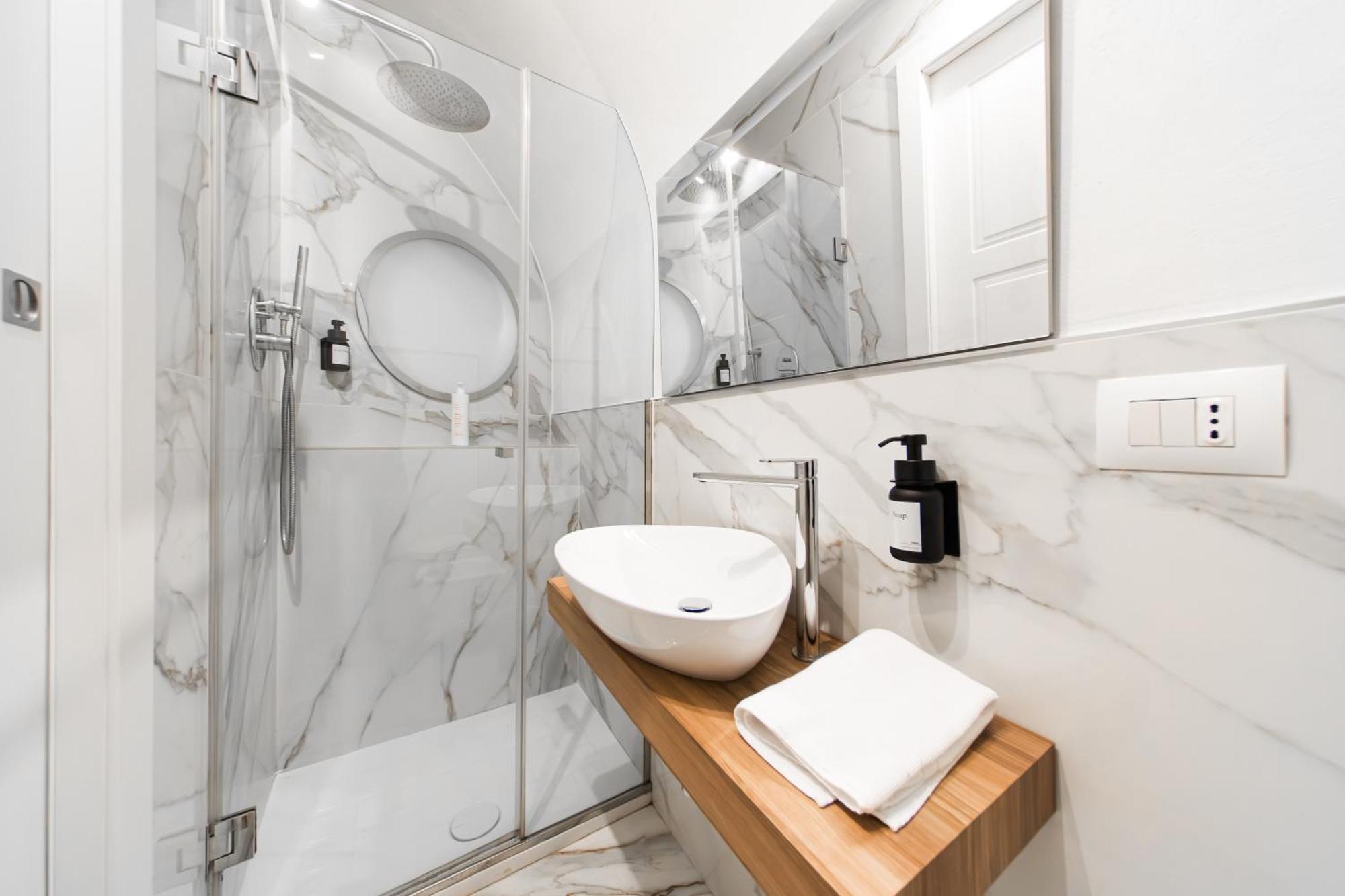 Lilli House - Suite In The Heart Of Болоня Екстериор снимка